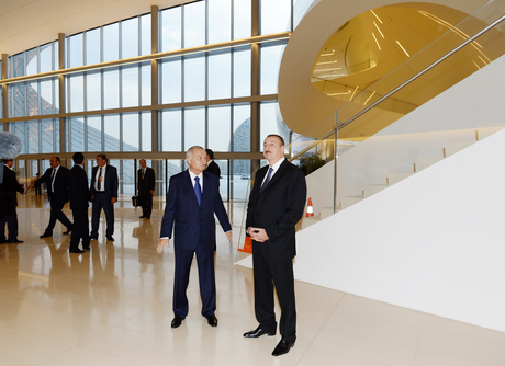 Azərbaycan və Özbəkistan prezidentləri Dövlət Bayrağı Meydanında və Heydər Əliyev Mərkəzində olublar (FOTO)