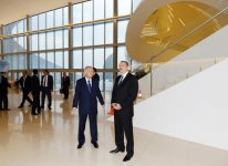 Azərbaycan və Özbəkistan prezidentləri Dövlət Bayrağı Meydanında və Heydər Əliyev Mərkəzində olublar (FOTO)