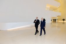 Azərbaycan və Özbəkistan prezidentləri Dövlət Bayrağı Meydanında və Heydər Əliyev Mərkəzində olublar (FOTO)
