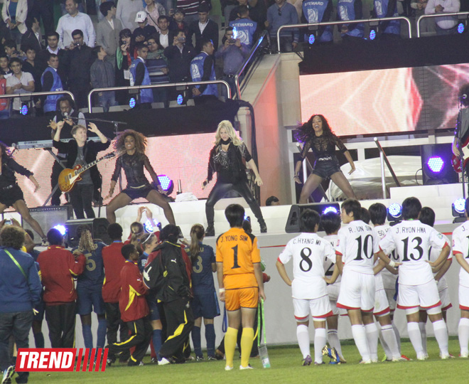 Şakira Azərbaycanda futbol üzrə dünya çempionatının bağlanış mərasimində çıxış edib (FOTO, VİDEO)