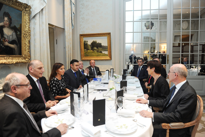 Mehriban xanım Əliyeva Reymsdə Azərbaycanla bağlı sərginin açılış mərasimində iştirak edib (FOTO)