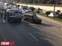Bakıda "20 Yanvar" metro stansiyasının yaxınlığında yenidən ağır yol qəzası baş verib (ƏLAVƏ OLUNUB) (FOTO)