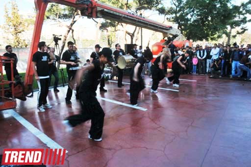 Bakıda qeyri-adi "Vertikal Şou" keçirilib (FOTO)