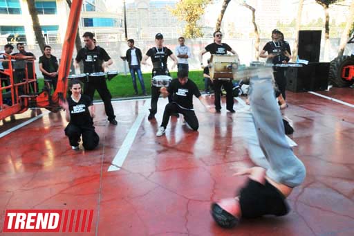 Bakıda qeyri-adi "Vertikal Şou" keçirilib (FOTO)
