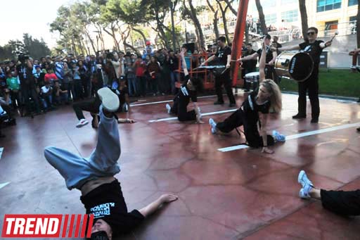 Bakıda qeyri-adi "Vertikal Şou" keçirilib (FOTO)