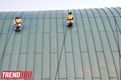 Bakıda qeyri-adi "Vertikal Şou" keçirilib (FOTO)