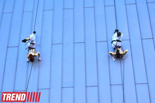 Bakıda qeyri-adi "Vertikal Şou" keçirilib (FOTO)