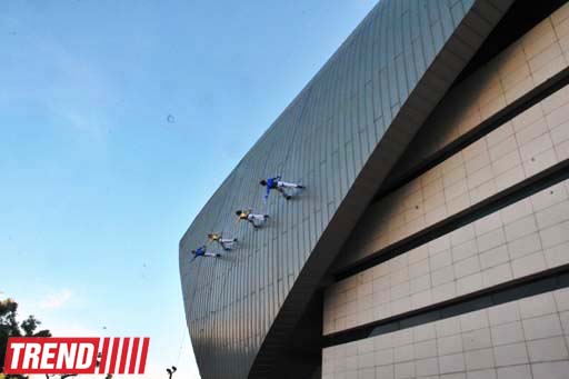 Bakıda qeyri-adi "Vertikal Şou" keçirilib (FOTO)