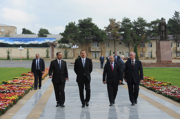 Prezident İlham Əliyev İmişli rayonuna səfərə gəlib (FOTO)