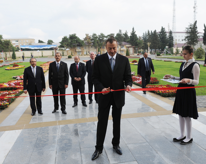 İlham Əliyev İmişlidə Heydər Əliyev Mərkəzinin açılışında iştirak edib (FOTO)