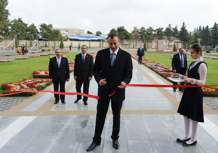 İlham Əliyev İmişlidə Heydər Əliyev Mərkəzinin açılışında iştirak edib (FOTO)