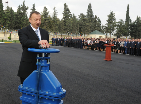 İlham Əliyev İmişli şəhər su anbarları kompleksinin istifadəyə verilməsi mərasimində iştirak edib (FOTO)