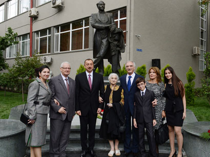 Azərbaycan Prezidenti İlham Əliyev Bülbülün xatirəsinə ucaldılmış abidənin açılışında iştirak edib (FOTO)