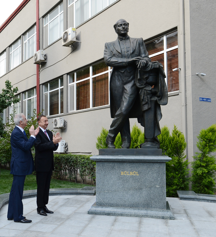 Azərbaycan Prezidenti İlham Əliyev Bülbülün xatirəsinə ucaldılmış abidənin açılışında iştirak edib (FOTO)