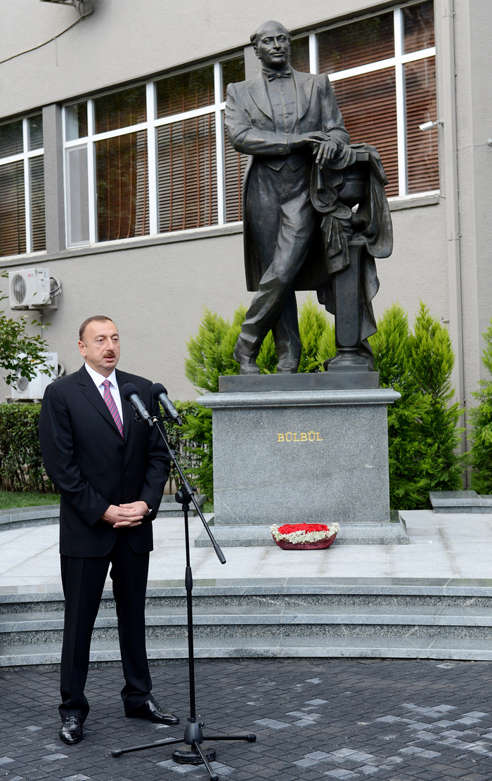 Azərbaycan Prezidenti İlham Əliyev Bülbülün xatirəsinə ucaldılmış abidənin açılışında iştirak edib (FOTO)