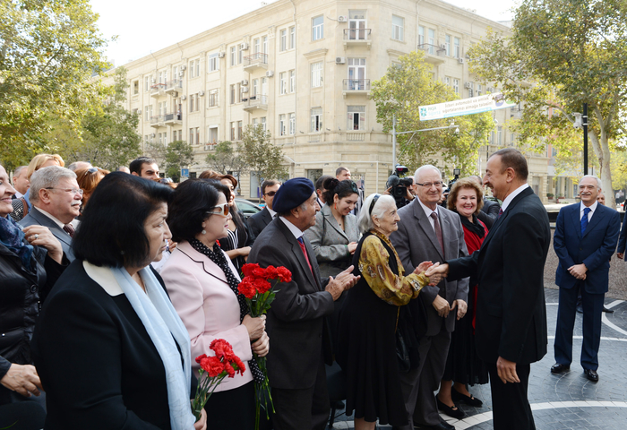 Azərbaycan Prezidenti İlham Əliyev Bülbülün xatirəsinə ucaldılmış abidənin açılışında iştirak edib (FOTO)