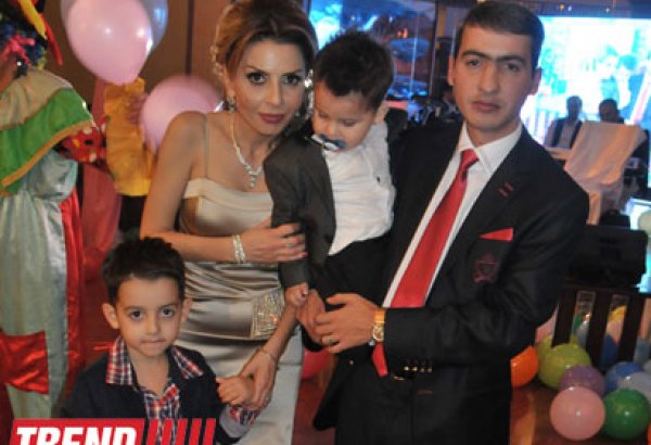 Azərbaycanlı teleaparıcı ailəsi ilə birgə yol qəzasına düşüb