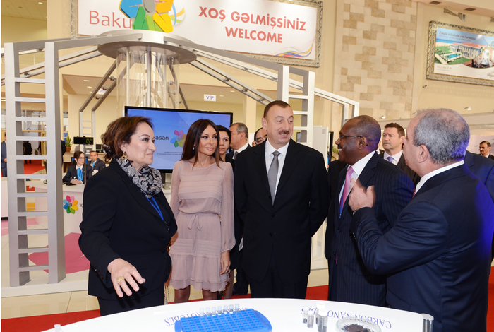 Prezident İlham Əliyev: Azərbaycanda informasiya-kommunikasiya texnologiyaları gəlir əldə edilməsi baxımından ikinci sektor olmalıdır (FOTO)