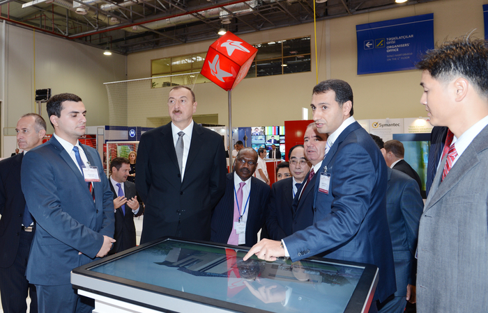 Prezident İlham Əliyev: Azərbaycanda informasiya-kommunikasiya texnologiyaları gəlir əldə edilməsi baxımından ikinci sektor olmalıdır (FOTO)
