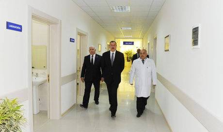 İlham Əliyev Bakının Əhmədli qəsəbəsində 14 nömrəli şəhər poliklinikasının açılışında iştirak edib (ƏLAVƏ OLUNUB) (FOTO)