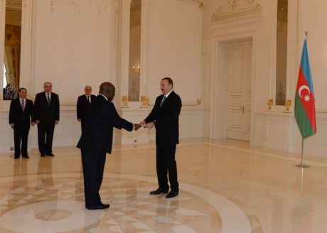Prezident İlham Əliyev bir sıra ölkələrin səfirlərinin etimadnamələrini qəbul edib (FOTO)