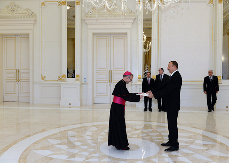 Prezident İlham Əliyev bir sıra ölkələrin səfirlərinin etimadnamələrini qəbul edib (FOTO)