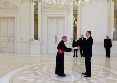 Prezident İlham Əliyev bir sıra ölkələrin səfirlərinin etimadnamələrini qəbul edib (FOTO)