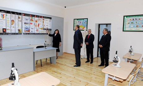 Prezident İlham Əliyev Bakıda 173 nömrəli tam orta məktəbin əsaslı təmir işlərindən sonrakı vəziyyəti ilə tanış olub (FOTO)