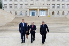 Prezident İlham Əliyev Bakıda 173 nömrəli tam orta məktəbin əsaslı təmir işlərindən sonrakı vəziyyəti ilə tanış olub (FOTO)