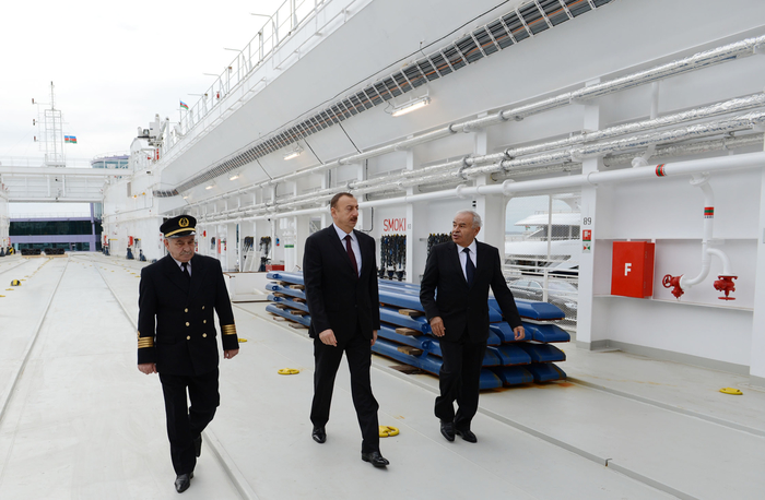 İlham Əliyev "Balakən" və "Bərdə" gəmi-bərələrinin istismara verilməsi mərasimində iştirak edib (FOTO)