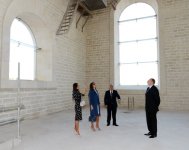 Azərbaycan Prezidenti və xanımı Dövlət Bayrağı Meydanı ətrafında görülən abadlıq işlərinin gedişi ilə tanış olublar (FOTO)