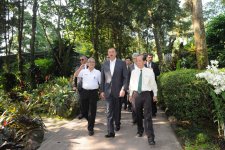 Prezident İlham Əliyev Sinqapur şəhərindəki Milli Səhləb Bağı ilə tanış olub (FOTO)