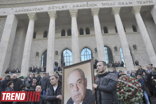 "Bu gün mən bura sizinlə görüşə gəldim" - Yaşar Nuri son mənzilə alqışlarla yola salındı (FOTO-2)