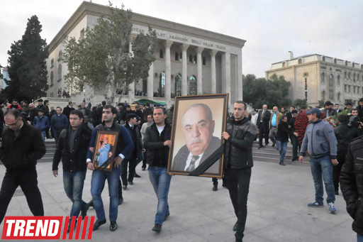 "Bu gün mən bura sizinlə görüşə gəldim" - Yaşar Nuri son mənzilə alqışlarla yola salındı (FOTO-2)