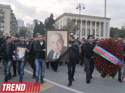 Yaşar Nurinin qızı: Atam ulduz oldu, göylərə qalxdı (FOTO)
