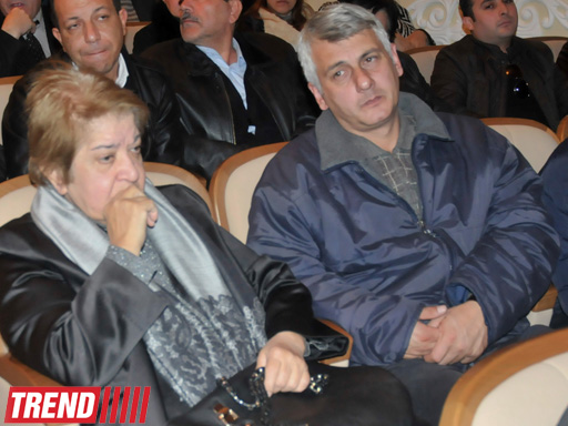 "Bu gün mən bura sizinlə görüşə gəldim" - Yaşar Nuri son mənzilə alqışlarla yola salındı (FOTO-2)