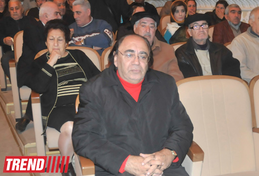"Bu gün mən bura sizinlə görüşə gəldim" - Yaşar Nuri son mənzilə alqışlarla yola salındı (FOTO-2)