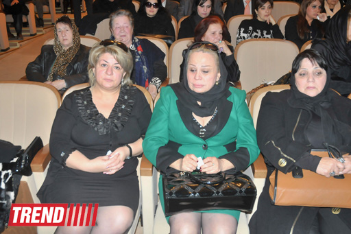 "Bu gün mən bura sizinlə görüşə gəldim" - Yaşar Nuri son mənzilə alqışlarla yola salındı (FOTO-2)