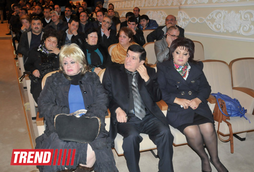 "Bu gün mən bura sizinlə görüşə gəldim" - Yaşar Nuri son mənzilə alqışlarla yola salındı (FOTO-2)