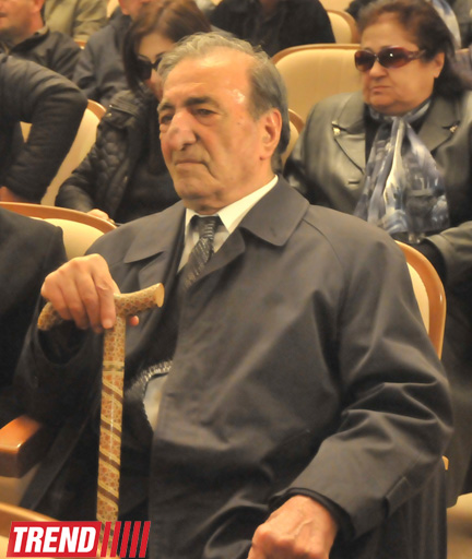 "Bu gün mən bura sizinlə görüşə gəldim" - Yaşar Nuri son mənzilə alqışlarla yola salındı (FOTO-2)