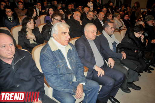 "Bu gün mən bura sizinlə görüşə gəldim" - Yaşar Nuri son mənzilə alqışlarla yola salındı (FOTO-2)