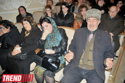 "Bu gün mən bura sizinlə görüşə gəldim" - Yaşar Nuri son mənzilə alqışlarla yola salındı (FOTO-2)