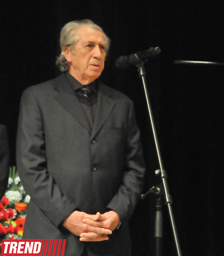 "Bu gün mən bura sizinlə görüşə gəldim" - Yaşar Nuri son mənzilə alqışlarla yola salındı (FOTO-2)