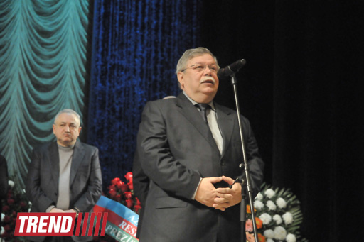 "Bu gün mən bura sizinlə görüşə gəldim" - Yaşar Nuri son mənzilə alqışlarla yola salındı (FOTO-2)
