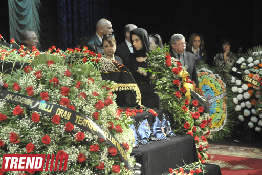 Yaşar Nurinin qızı: Atam ulduz oldu, göylərə qalxdı (FOTO)