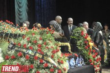 Yaşar Nurinin qızı: Atam ulduz oldu, göylərə qalxdı (FOTO)