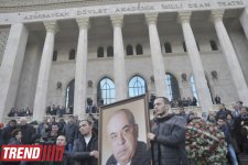 "Bu gün mən bura sizinlə görüşə gəldim" - Yaşar Nuri son mənzilə alqışlarla yola salındı (FOTO-2)