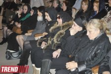"Bu gün mən bura sizinlə görüşə gəldim" - Yaşar Nuri son mənzilə alqışlarla yola salındı (FOTO-2)