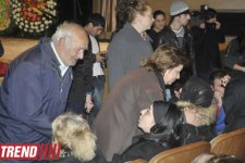"Bu gün mən bura sizinlə görüşə gəldim" - Yaşar Nuri son mənzilə alqışlarla yola salındı (FOTO-2)