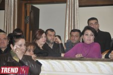 "Bu gün mən bura sizinlə görüşə gəldim" - Yaşar Nuri son mənzilə alqışlarla yola salındı (FOTO-2)